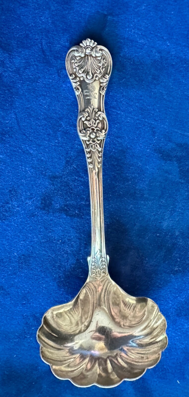 ANTIQUE TIFFANY & CO. “ENGLISH KING” STERLING SILVER, FLUTED LADLE, 7 1/2″
