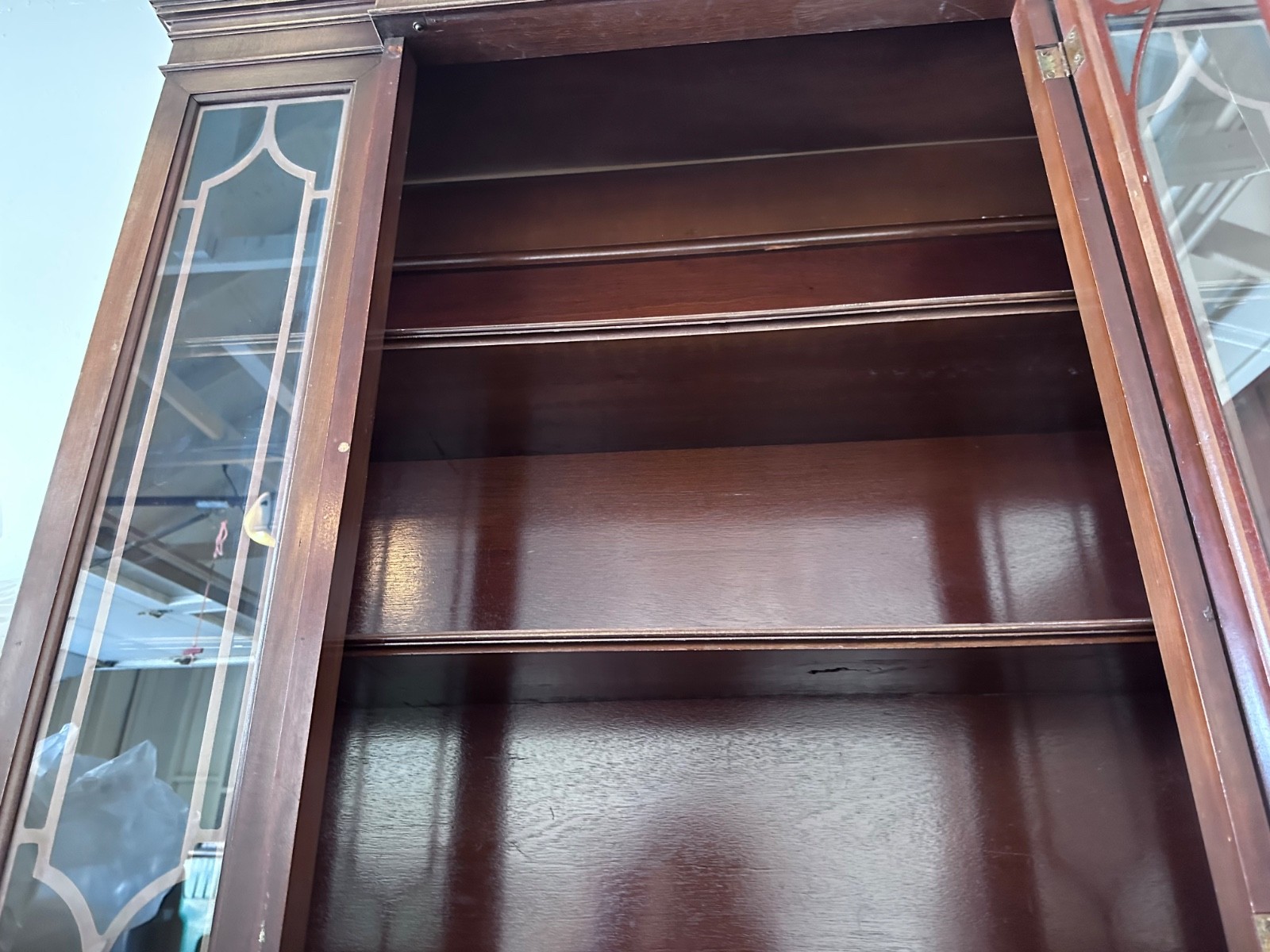 Thomasville Walnut Display Hutch China Cabinet Wood Vintage glass Doors
