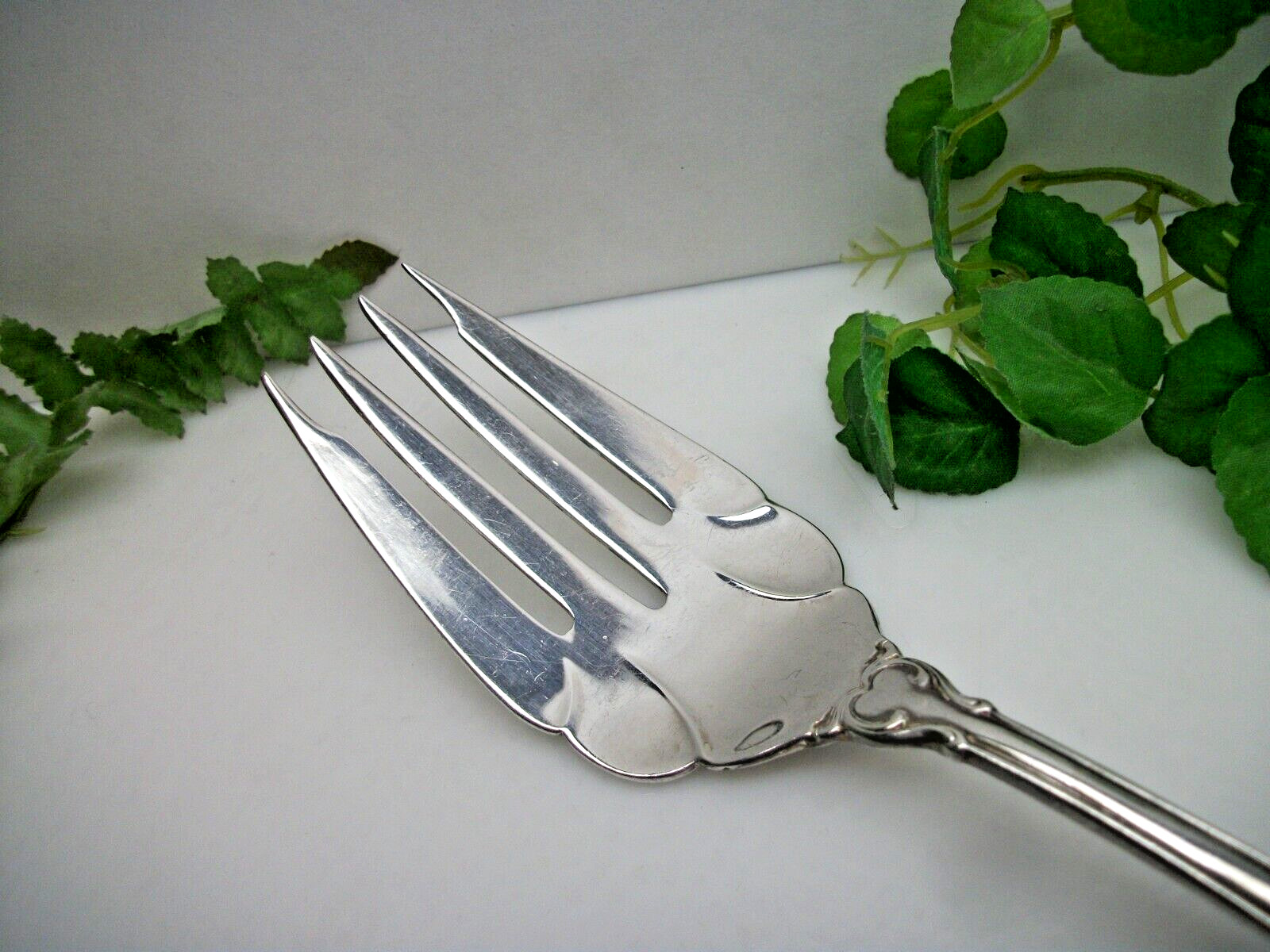 International Holmes & Edwards Deep SILVER FASHION Cold Meat Serving Fork