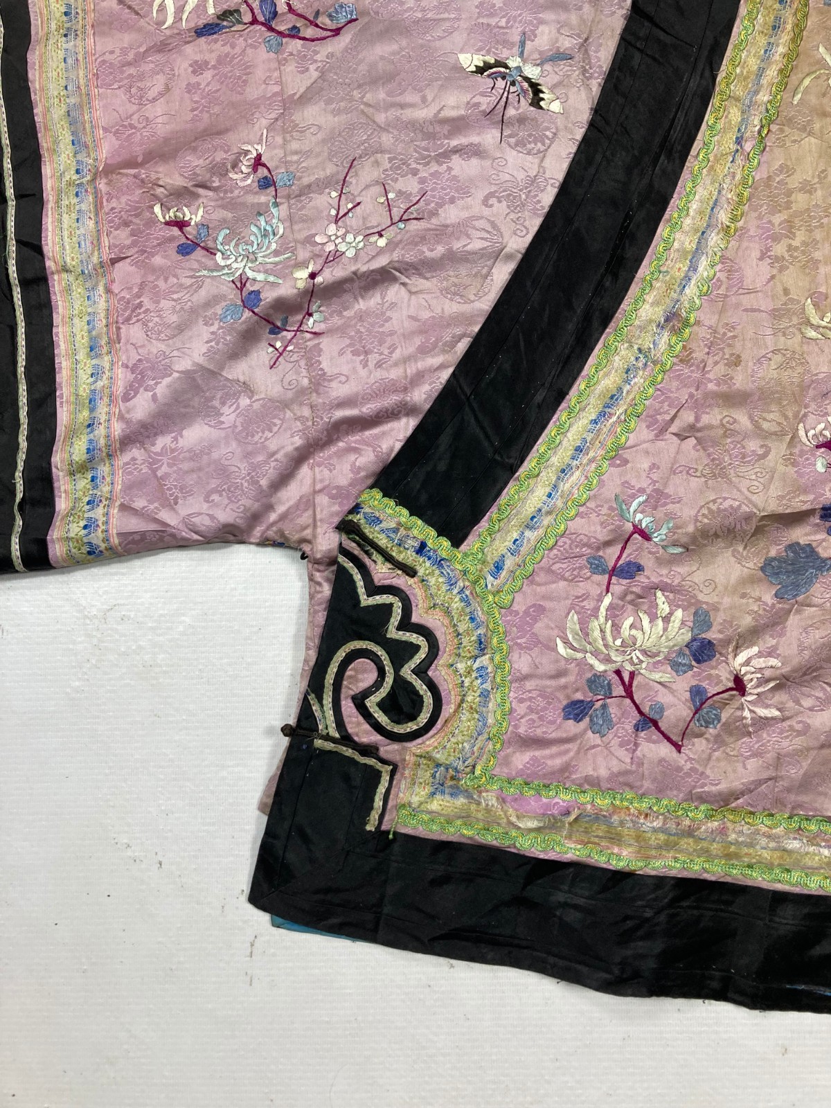 Antique Chinese Silk Embroidered Manchu Qing Dynasty style Woman’s Robe 133x86cm