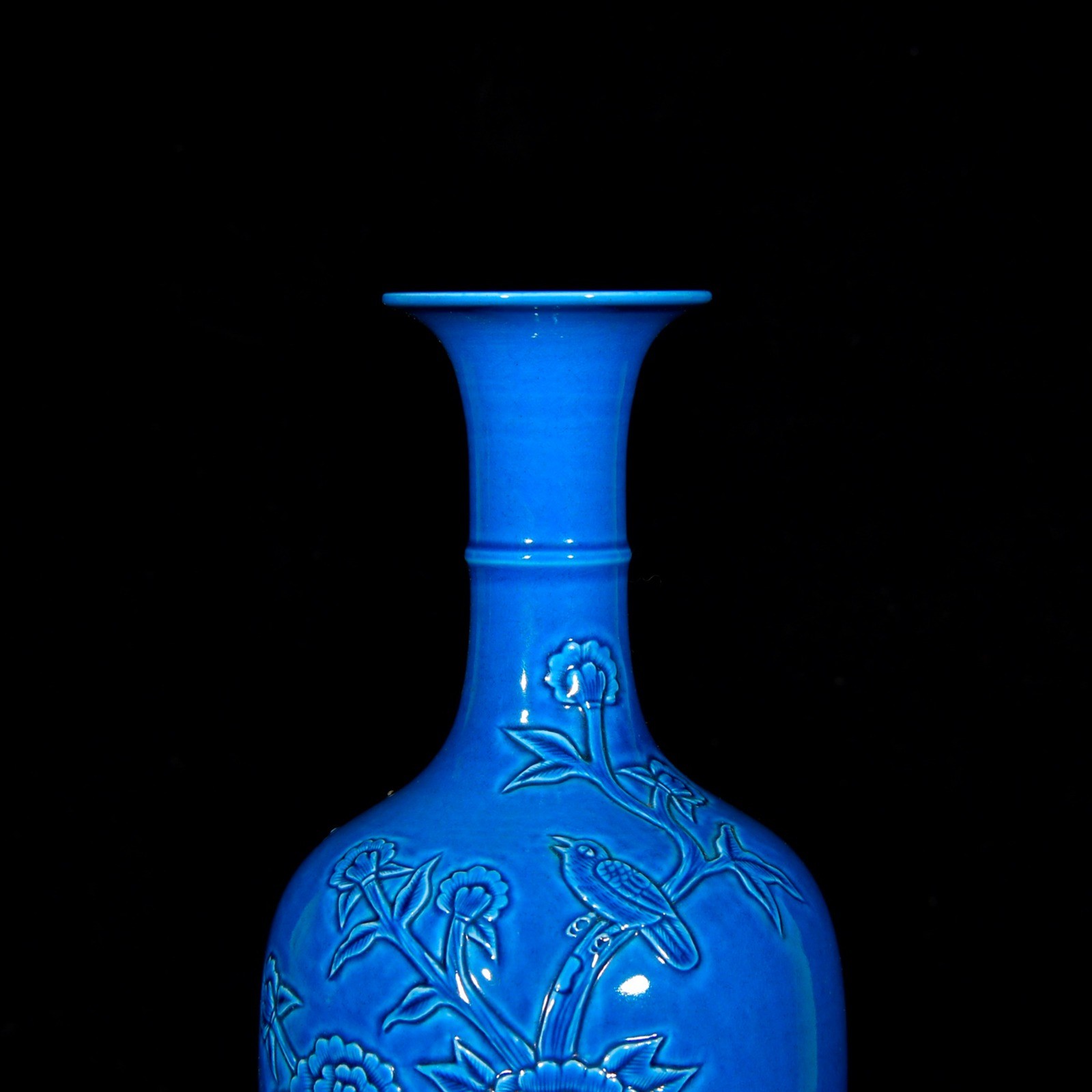 A Pair Chinese Peacock Blue Glaze Porcelain Carved Flower and Bird Pattern Vases