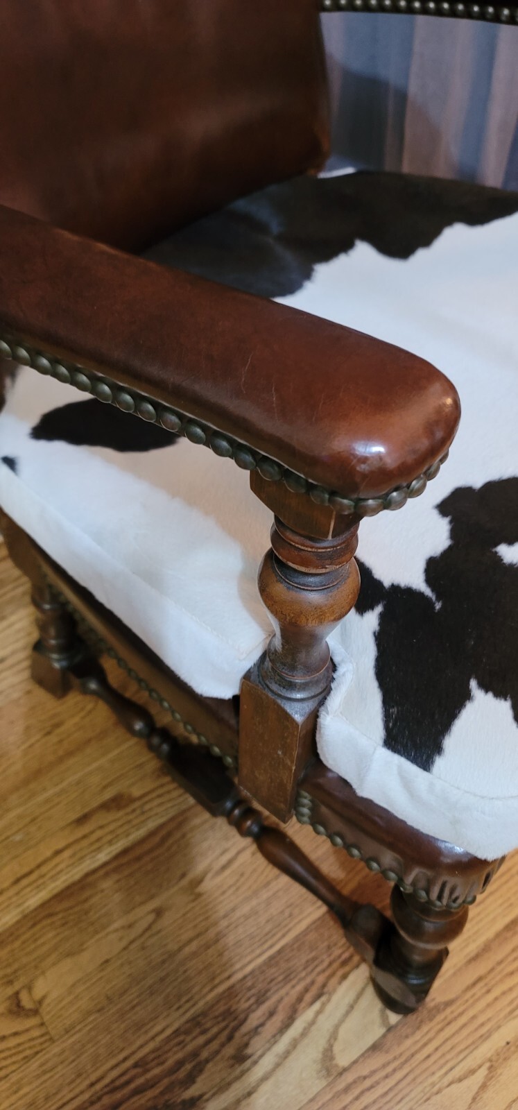 💐 Antique Leather and Cowhide Accent Side Chair