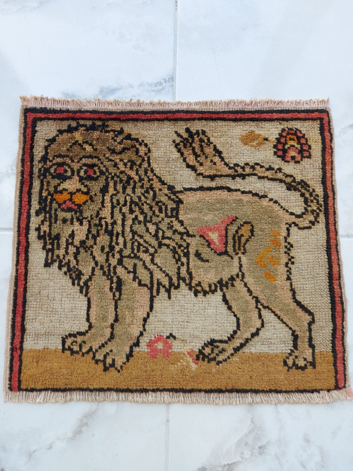 Antique Lion Motif Rug Historical Animal Depiction Carpet Rug High Quality Rug