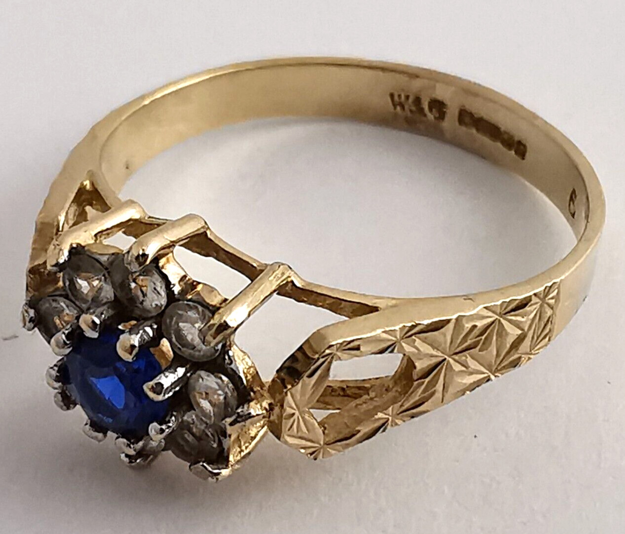 Pretty 9ct Gold Gem Set Dress Ring – Size N