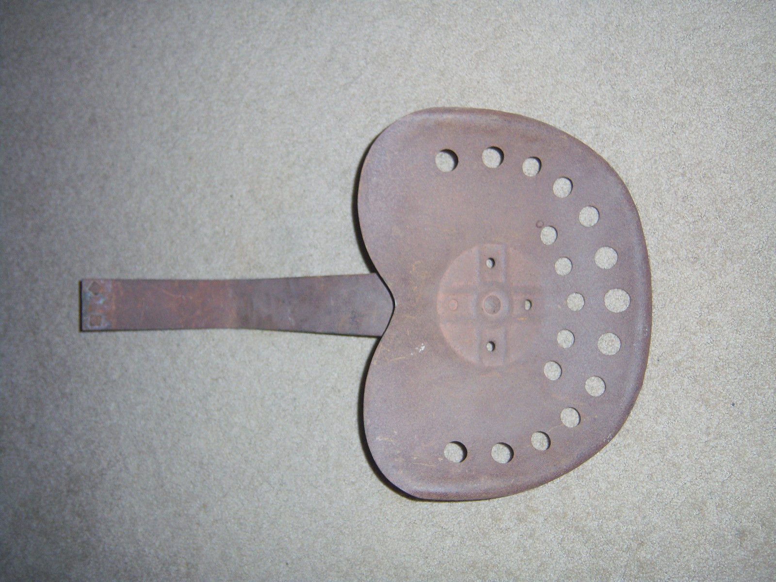 HTF NEAT ANTIQUE CAST IRON OLD TRACTOR SEAT BRACKET MAKER UNKNOWN NO MARKS