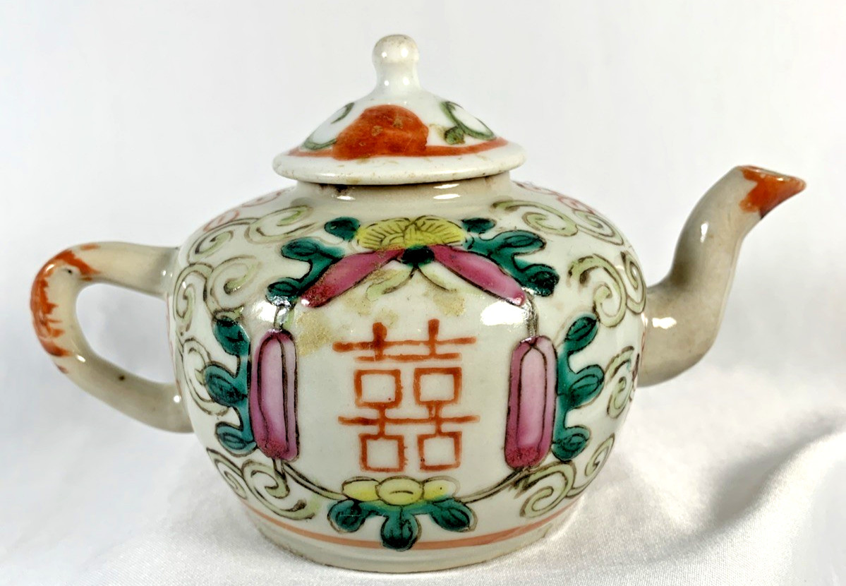 ANTIQUE LATE 19c CHINESE EXPORT PORCELAIN INDIVIDUAL TEAPOT