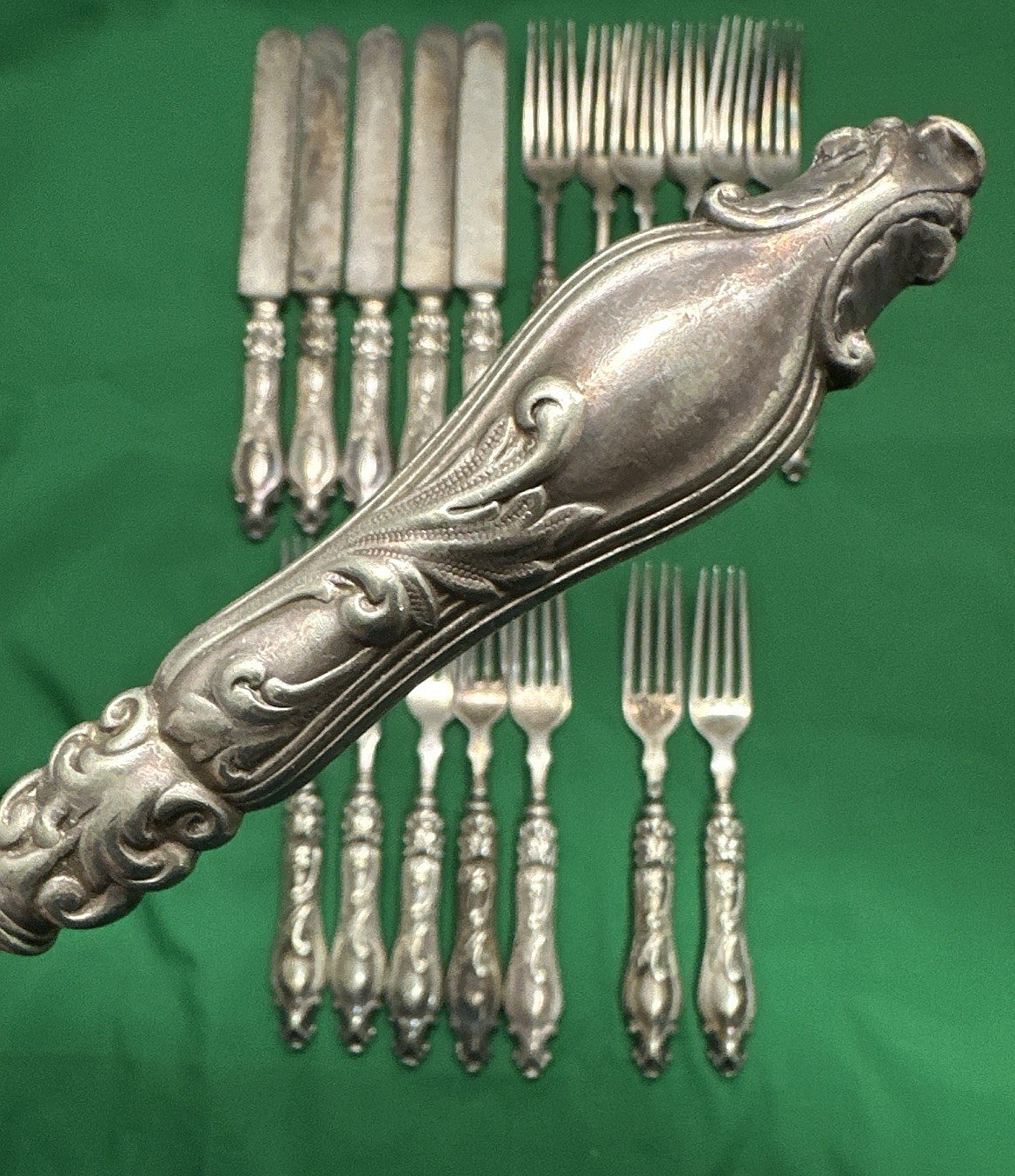19 Pc 1892 GRECIAN Silverplated HOLLOW HANDLE FORKS & BLUNT END KNIVES Rogers