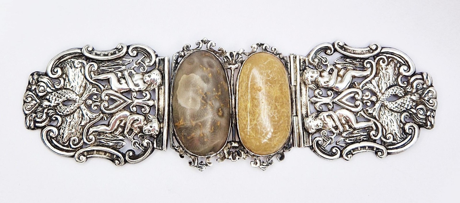 FINE ARTS & CRAFTS SOLID SILVER AGATE MOUNTED NURSES BUCKLE c1900