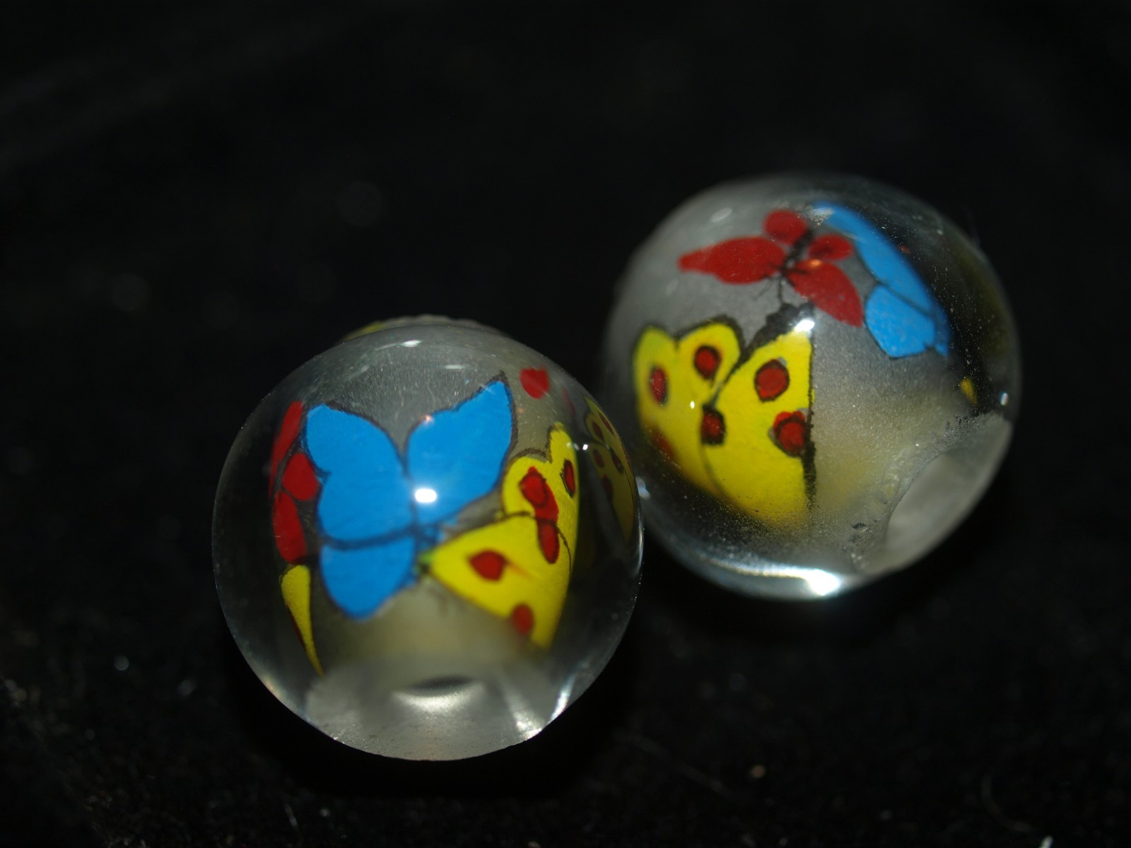 Pair of Vintage Chinese Reverse Painted Glass Beads Butterfly Flowers 15mm Round