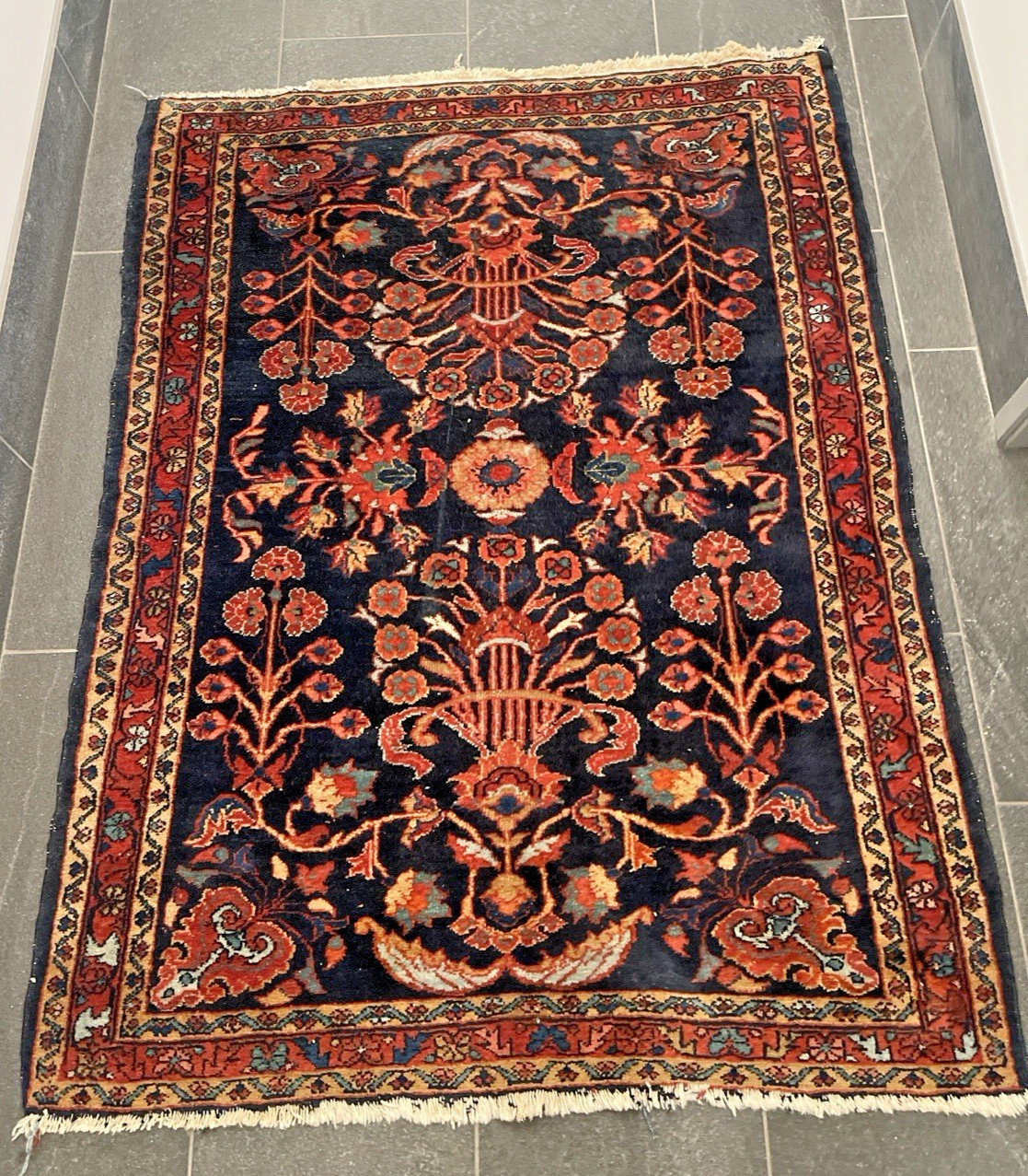 ANTIQUE PERSIANN LILIHAN ORIENTAL RUG BLUE BACKGROUND 4′ 7″ X 3′ 6″