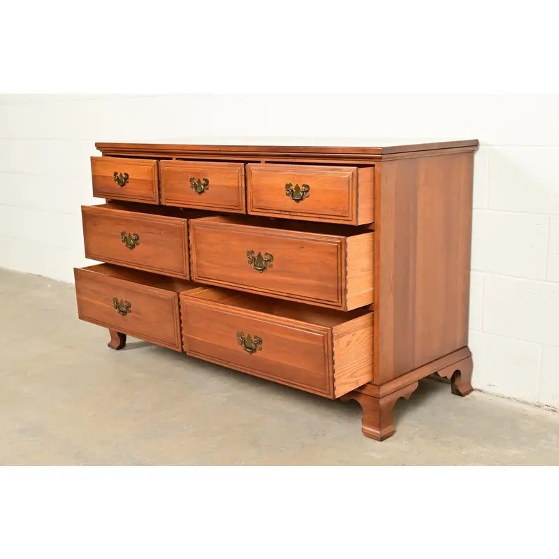 Davis Cabinet Co. Georgian Solid Cherry Wood Chest of Drawers, Circa 1960s