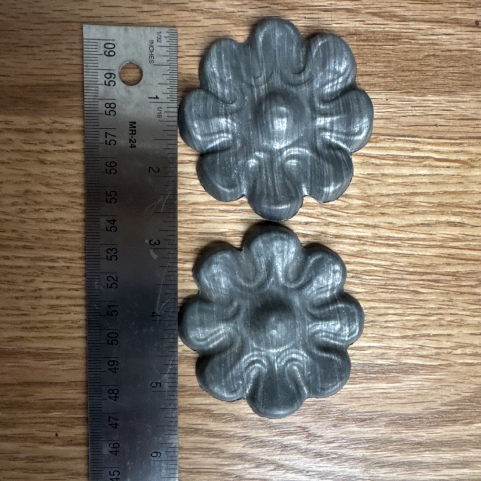 Set of 2 Tin Metal Accent Flowers