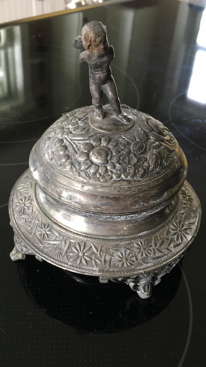 Hall Elton Wallingford Silver plate hinged lid Salt Sugar tobacco Cherub angel