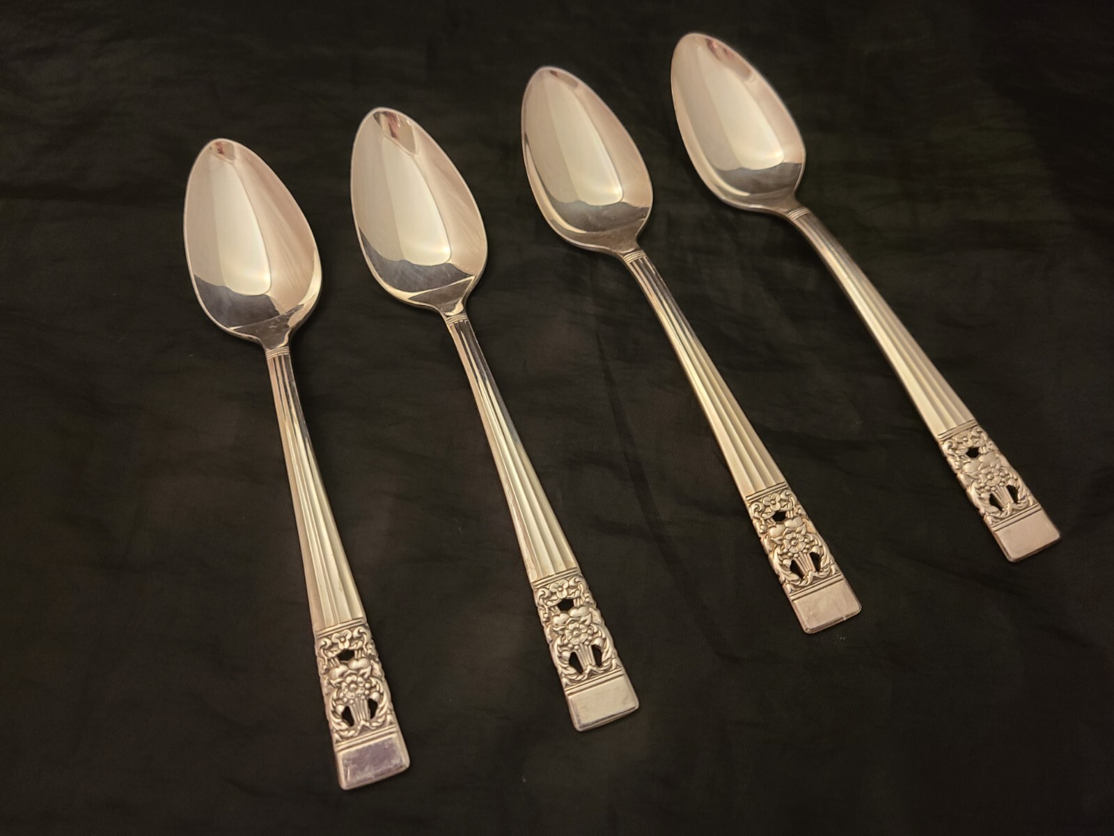 4 Lot Estate Vintage Oneida Community Coronation Silver-Plate Teaspoons 6 1/8″