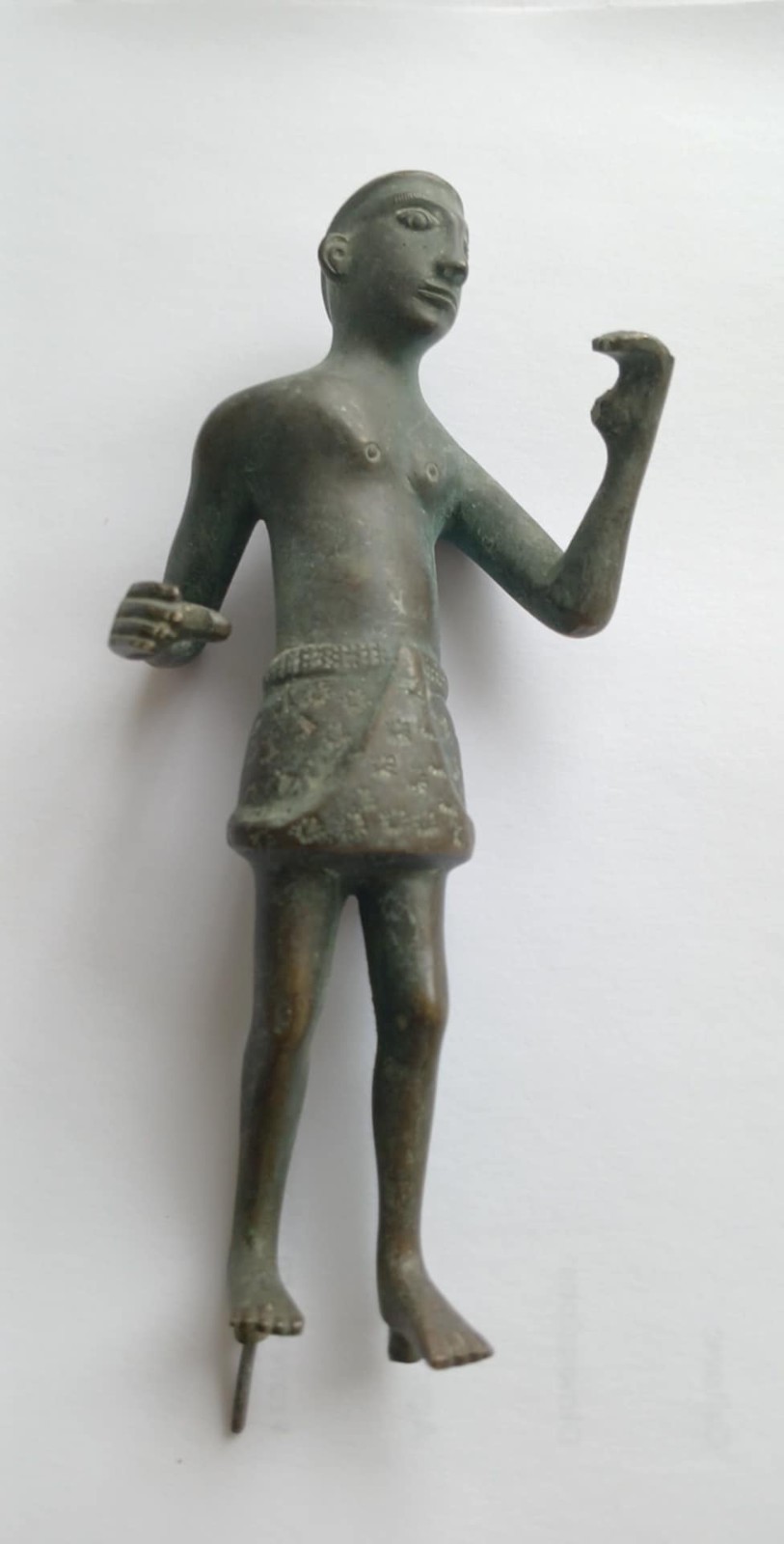ANTIQUE SOUTHEAST ASIAN BRONZE STATUETTE OF A MAN /Early 20th Century AD/ 14 cm