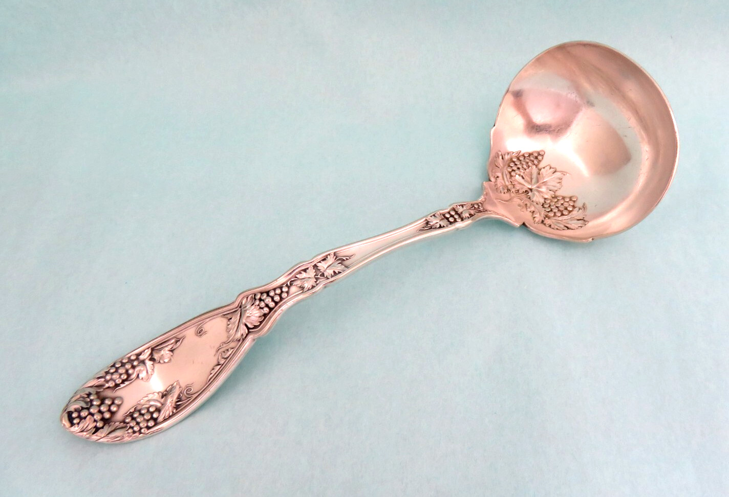Wm. A Rogers 1910 LA CONCORDE Grapes Silver Plate Gravy Sauce Ladle 7″