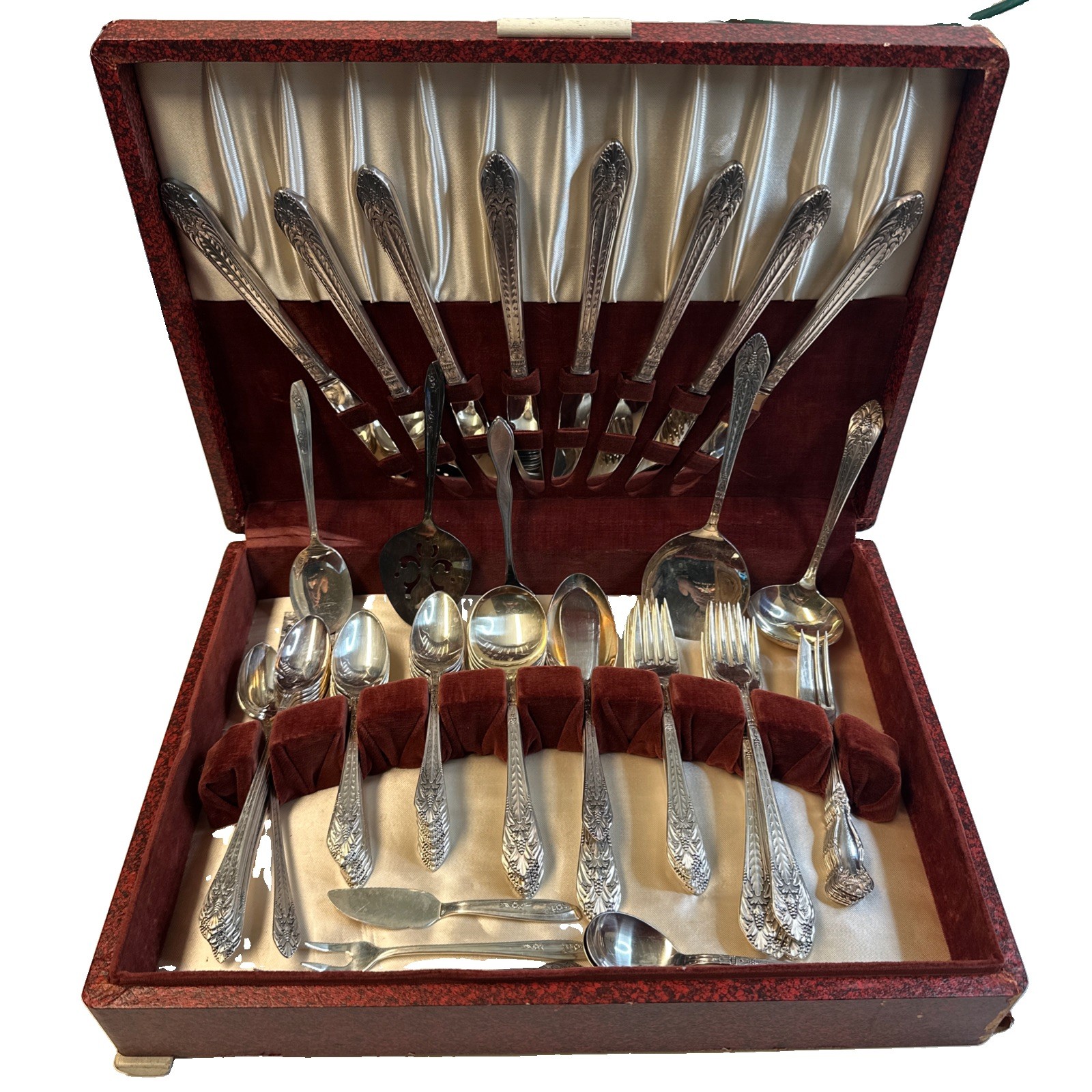 VTG 1847 Rogers Bros 76 Pc Flower Pattern IS Silver plated Silverware Set