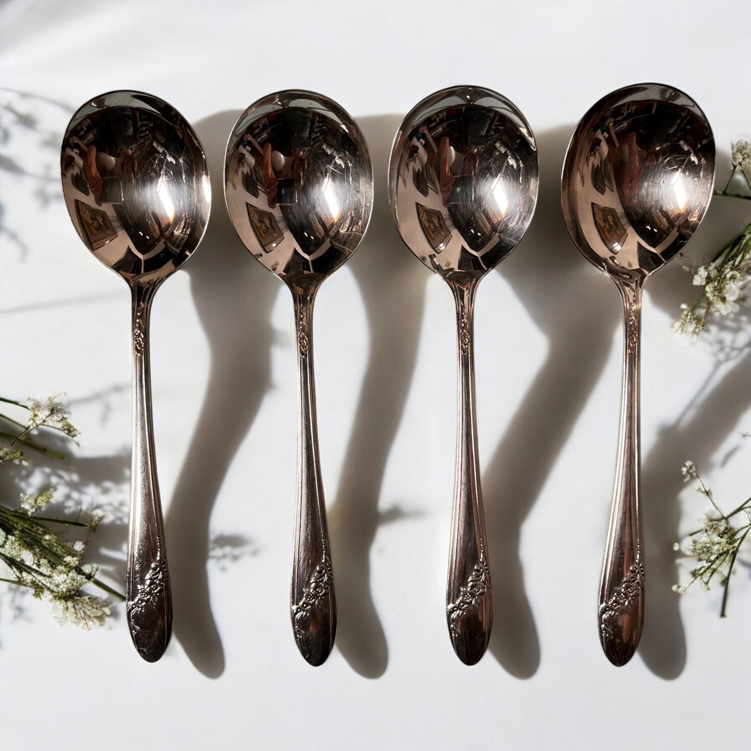 1946 Oneida Community Tudor Plate QUEEN BESS Round Soup Spoons Lot Of 4 Vintage