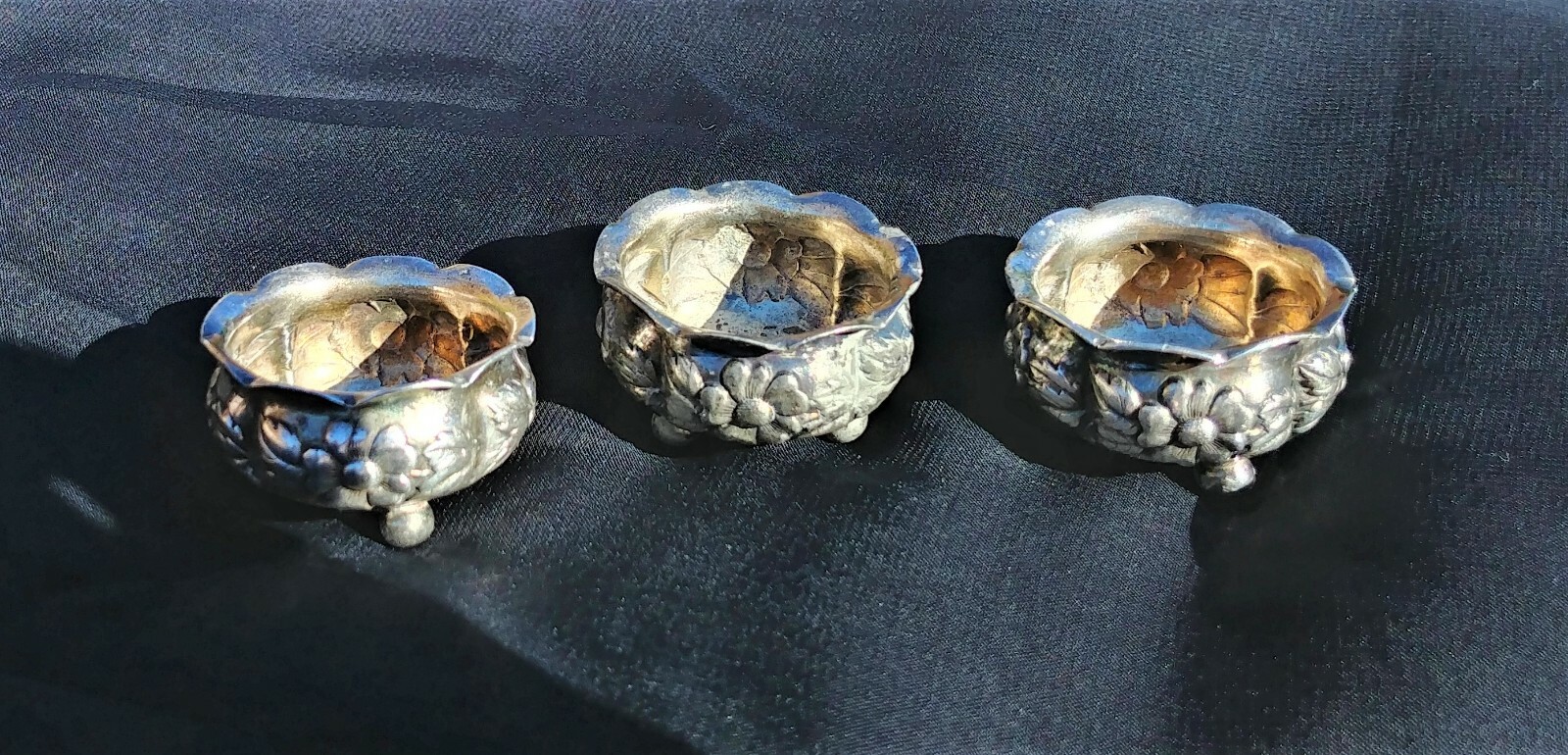 Vintage WILCOX SILVER PLATE CO. *Set of 3* Footed SALT CELLARS 1-1/2″ x 1″ Each