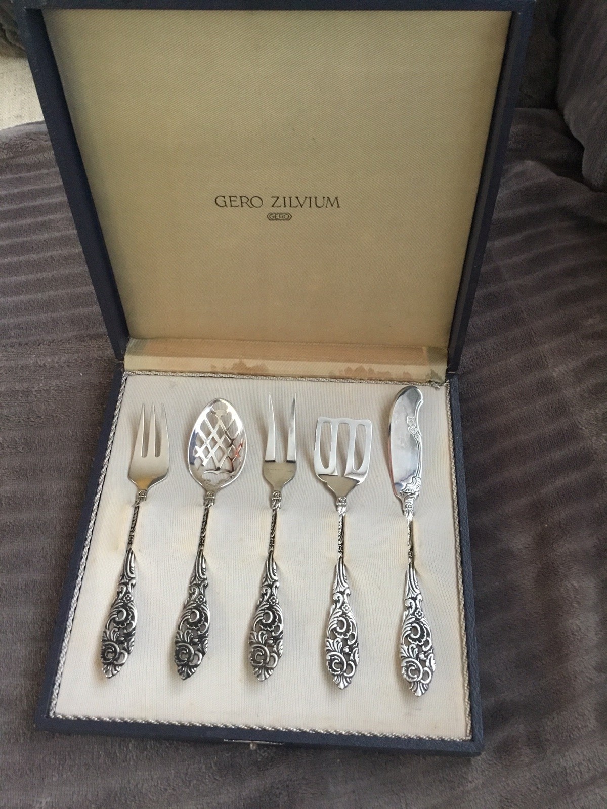 Vintage Gero Zilvium Holland Silverplate Five Piece Appetizer/Buffet Set In Case