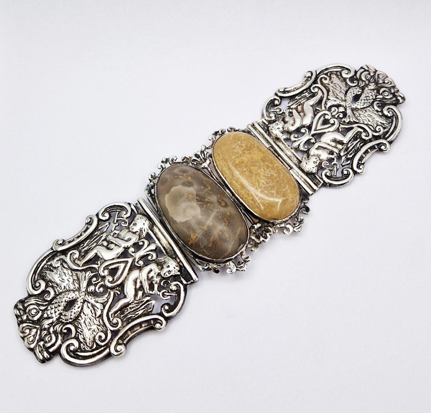 FINE ARTS & CRAFTS SOLID SILVER AGATE MOUNTED NURSES BUCKLE c1900