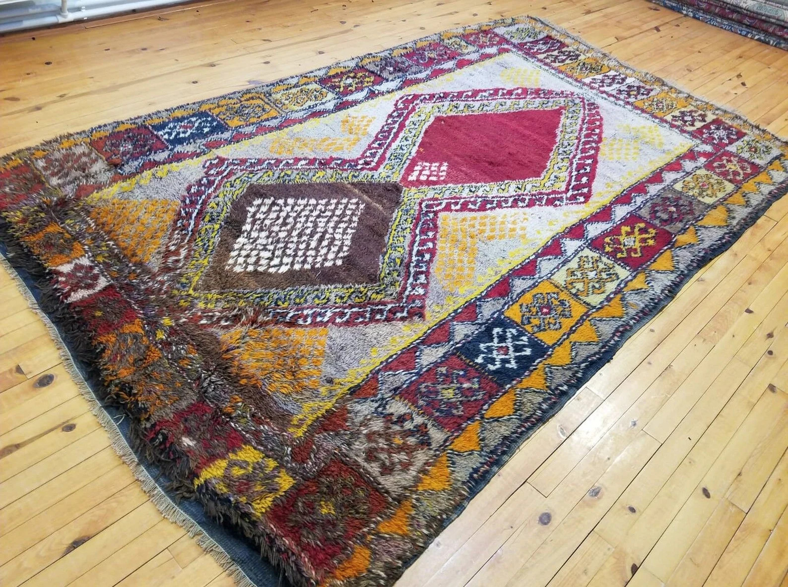 Primitive Beautiful Thick Antique 1930-1940s Natural Dyed Wool Pile Rug 5×9 ft