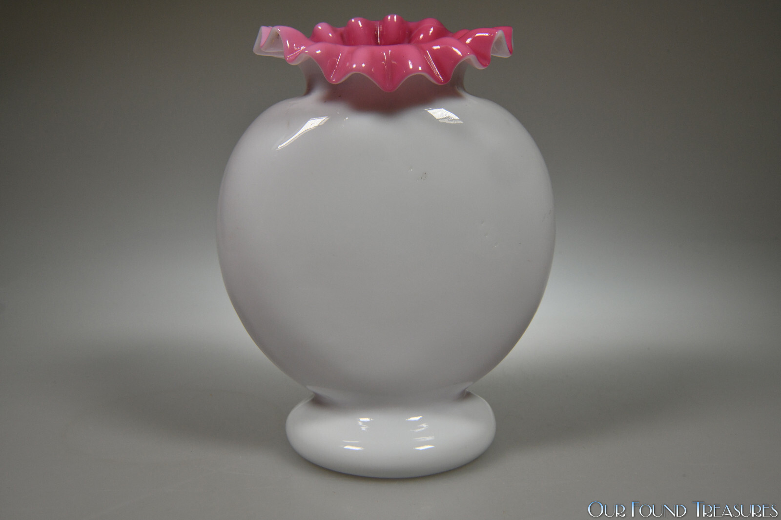 4Q 1800’s Pink Cased Slight Jack in Pulpit Crimped Edge Disc Foot Vase 7”H