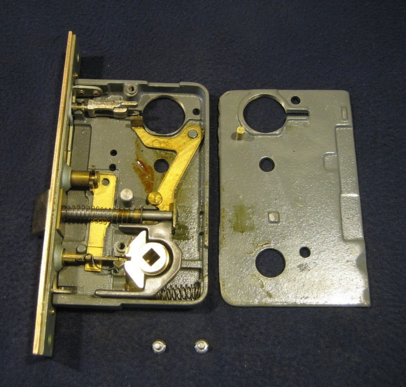 Vintage Entry Mortise Lock Brass Knobs & Plates Cylinder w/ 2 Keys – Yale NOS