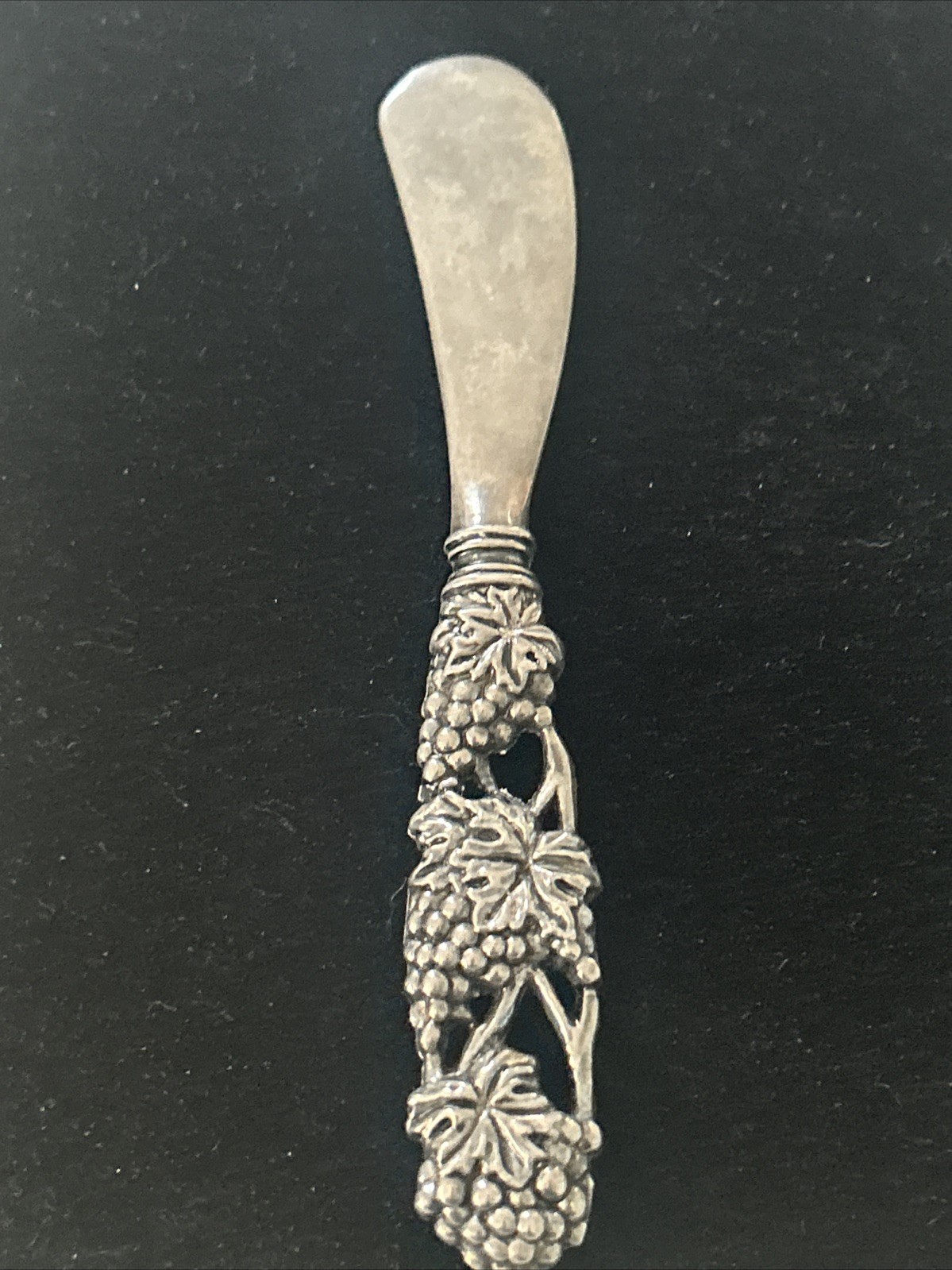 Antique Vintage Silver-Plated Bread Butter Spread Knife Ornate Deco Grapes Leaf