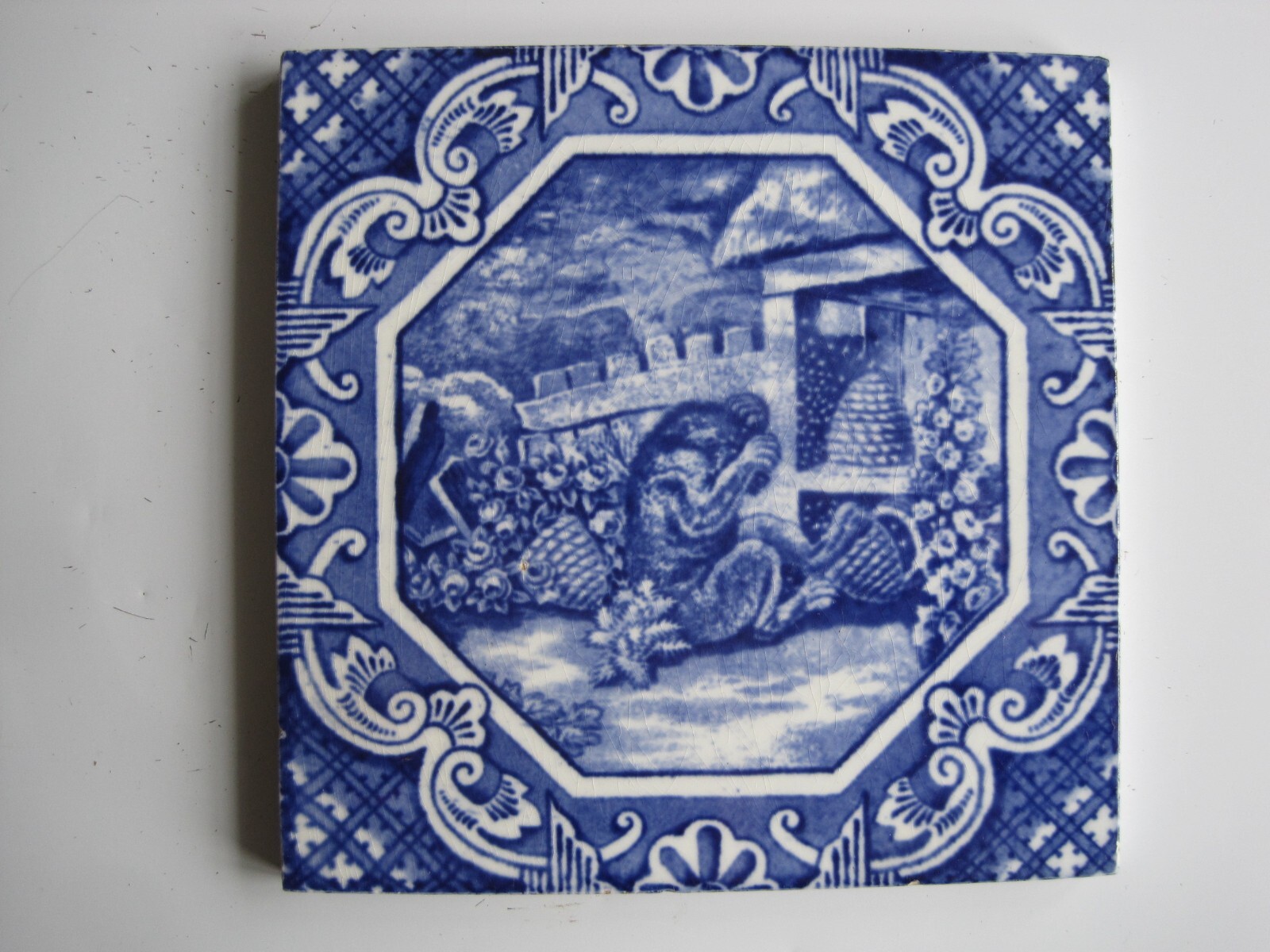 ANTIQUE MINTON HOLLINS 6″ AESOP’S FABLES TILE -THE BEAR & THE BEEHIVES #263