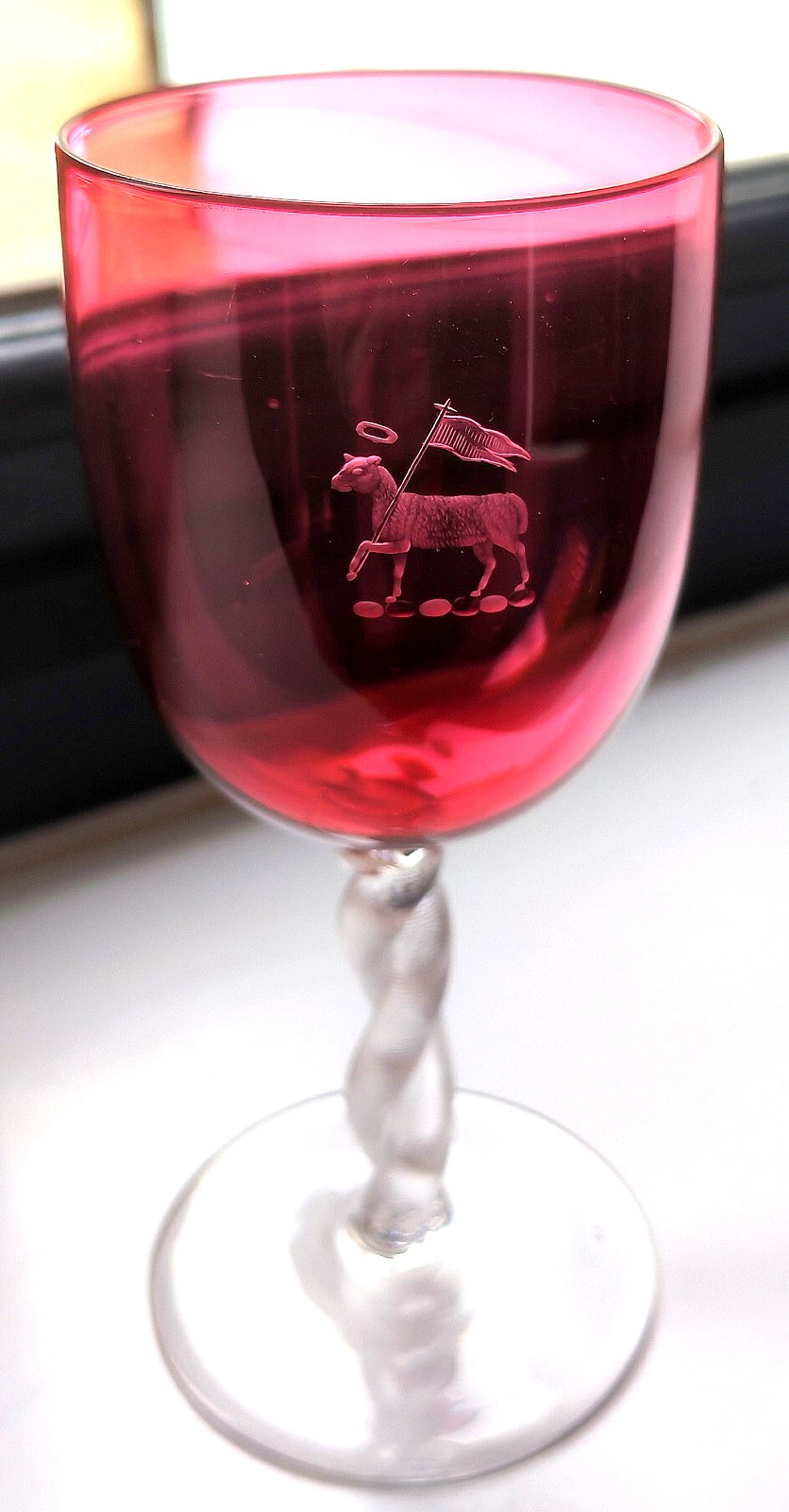 ANTIQUE CRANBERRY GLASS GOBLET ENGRAVED PASCHAL LAMB ARMORIAL BARLEY TWIST STEM
