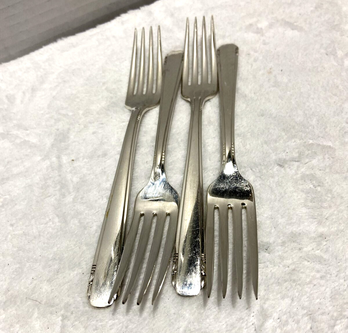 Oneida Community Tudor ELAINE Silverplate 7-5/8″ Dinner Forks 1926 – 4Piece