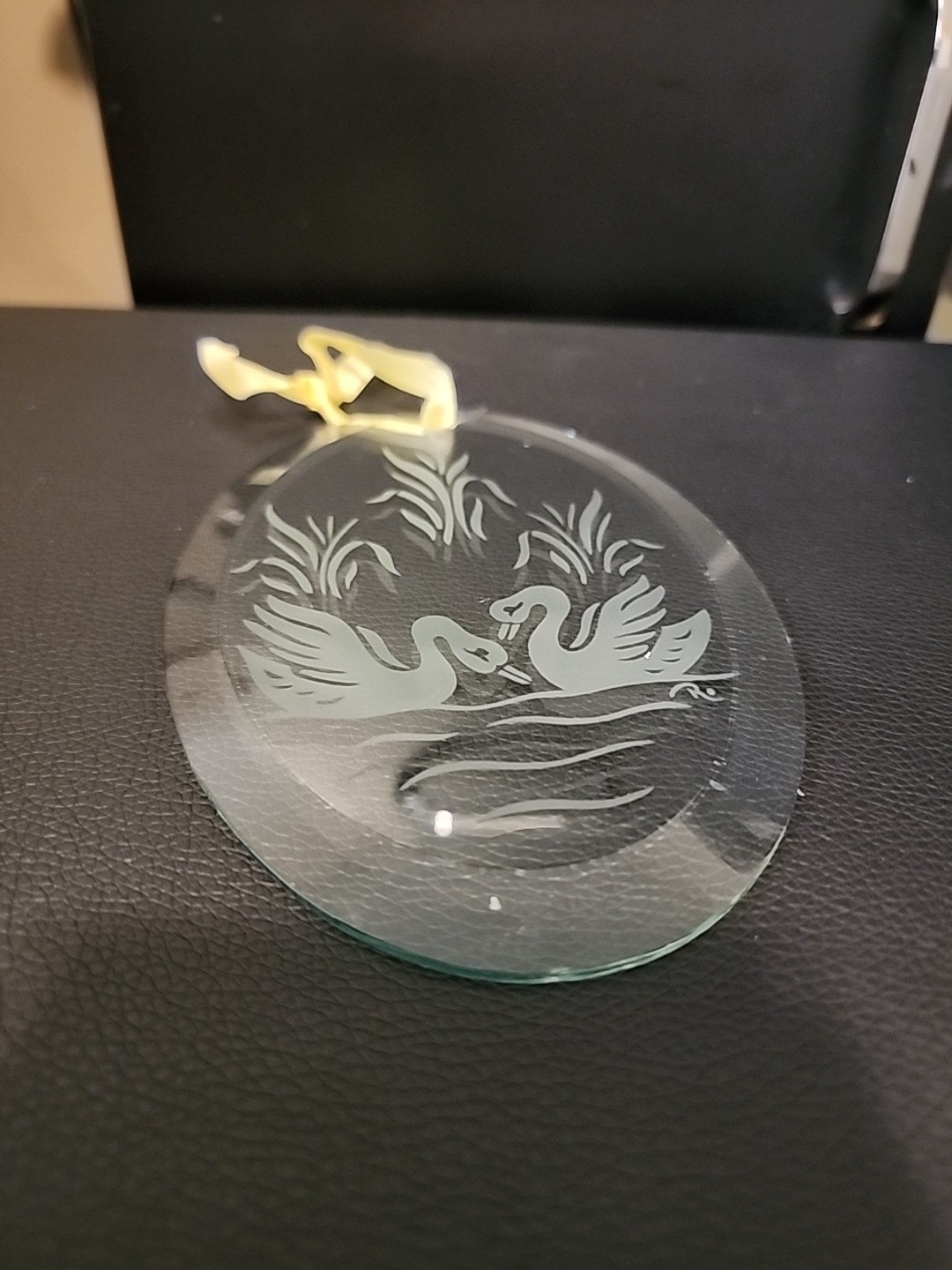 5″ Frosted Swans On Glass Wall Or Window Hang. Vintage