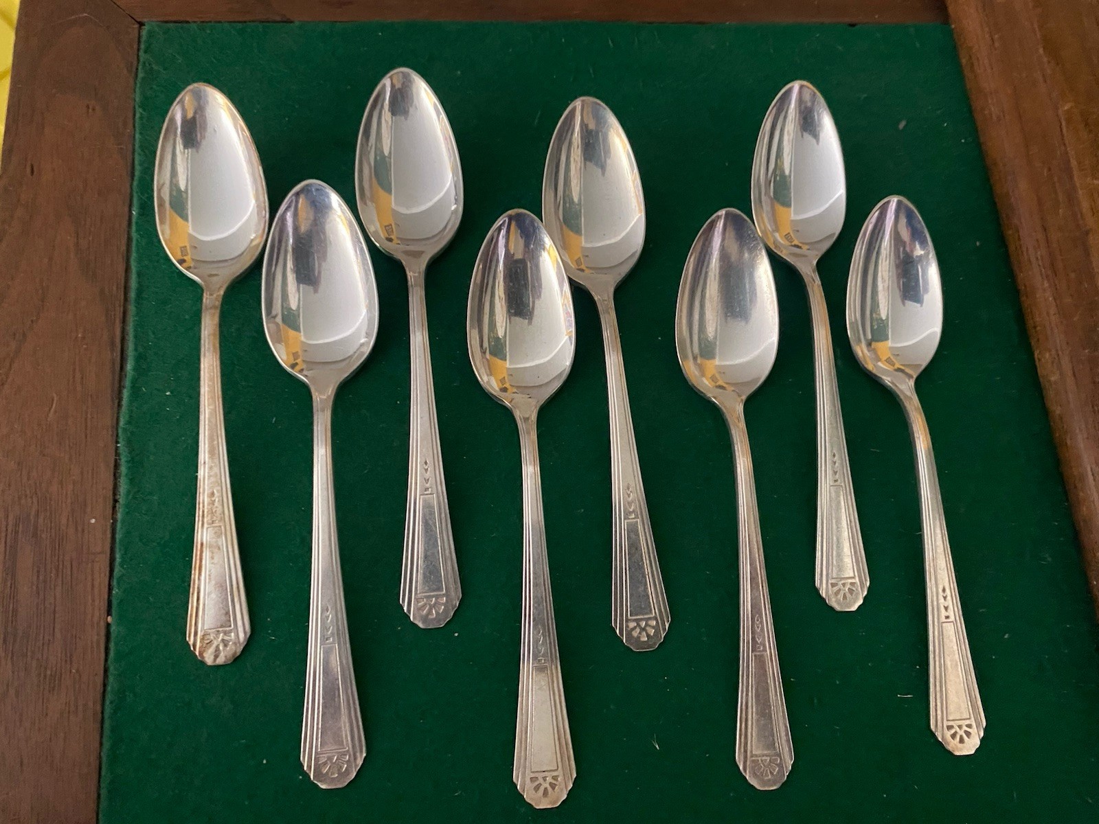 Lot of 8 – 1931 International Silver Wm Rogers Mfg Legion Pattern TeaSpoons