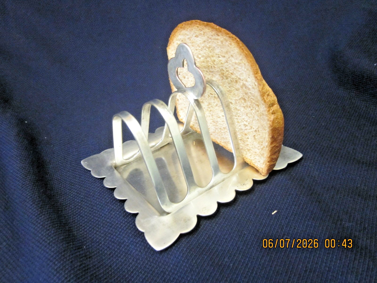 ANTIQUE RARE SILVERPLATE ENGLISH TOAST RACK ( DISASEMBLES FOR CLEANING)