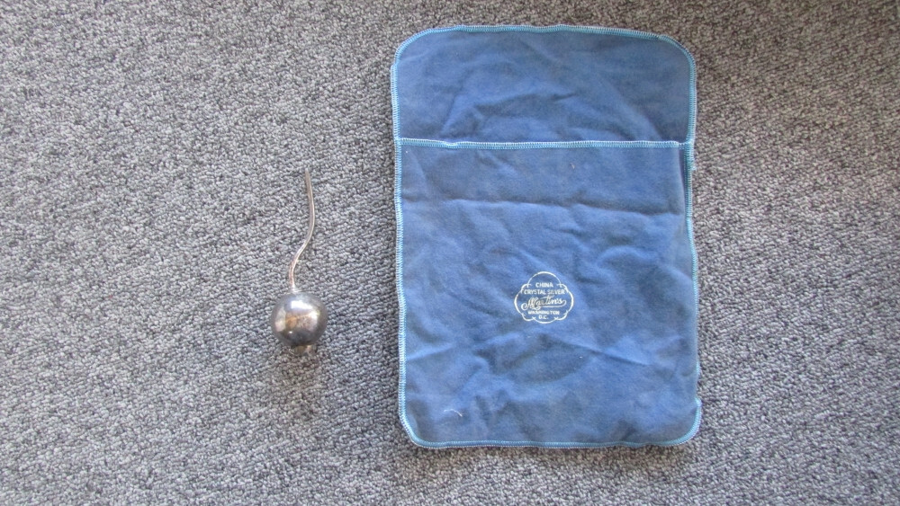 ANTIQUE STERLING SPICE OR SALT SHAKER 1 OZ IN WEIGHT 1950S OR EARLIER