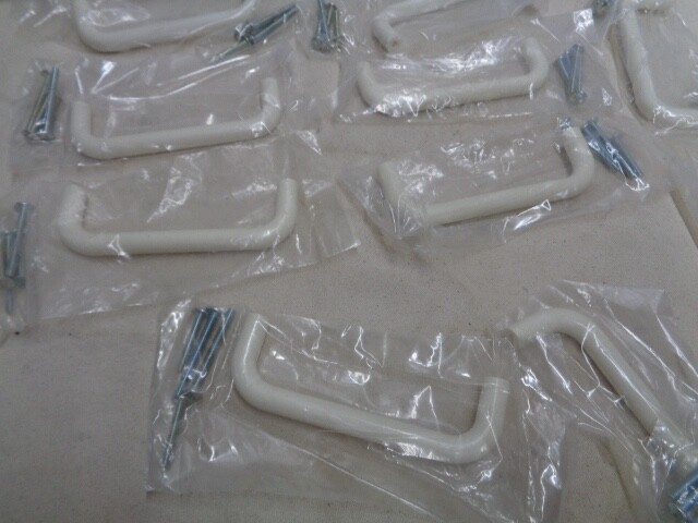 Generic white plastic drawer cabinet handles (12) 4″ size 1987 1980