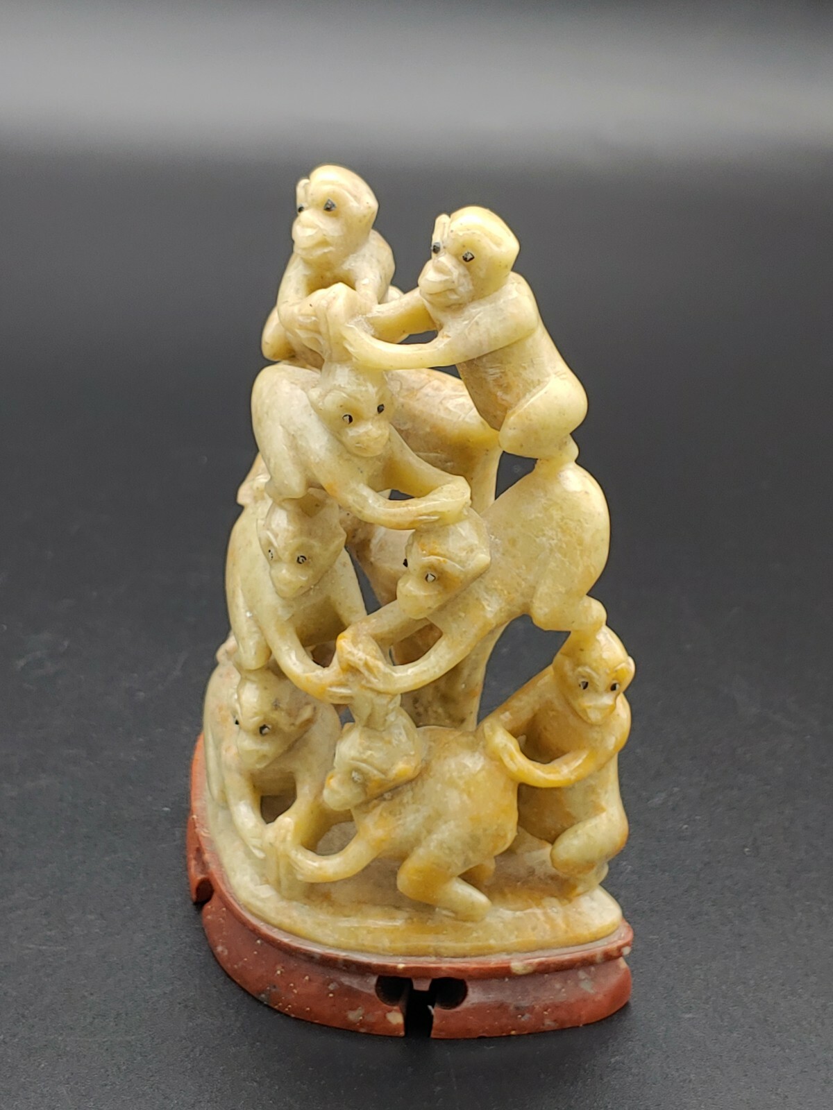 青田石雕像 群猴献瑞 Chinese Qingtian Stone Carved Monkey Stacking Dedicate Peach Figurine