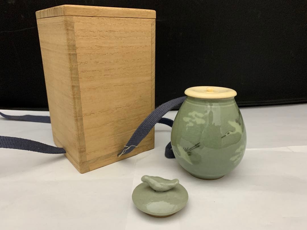 Goryeo Celadon Tea Caddy Crane & Cloud Inlay Used, 6.5cm Diameter