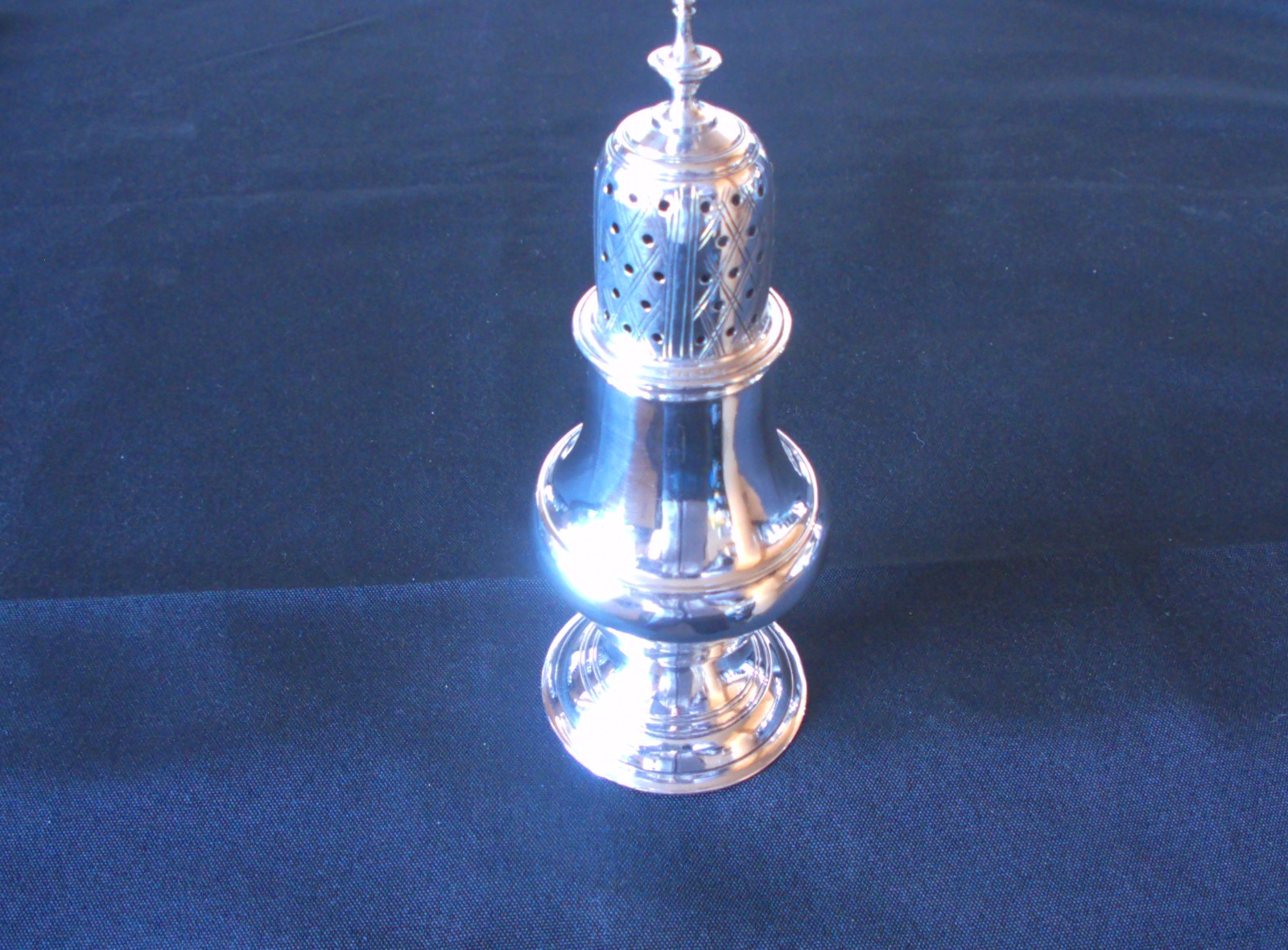 Solid Silver George 111 Muffineer Sugar Caster Hallmark Date 1784 By George Smit
