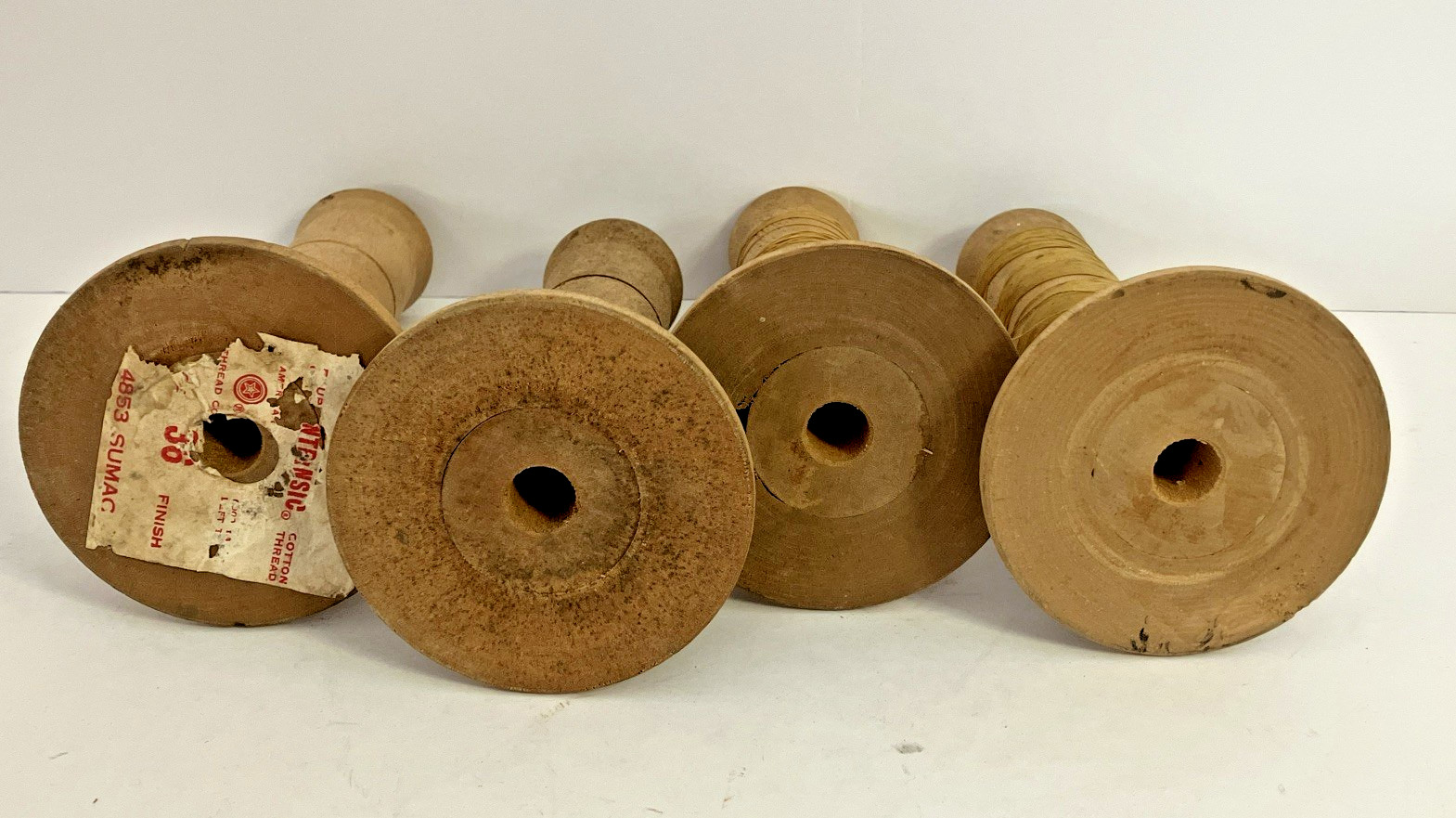 4 Vintage INTRINSIC The American Thread Co Wooden Spool 5.5″ tall 3″ base EMPTY