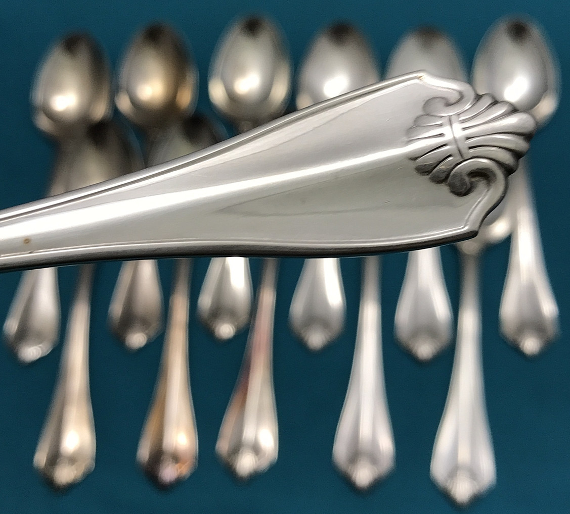 12 Pc 1985 KING JAMES Silverplated 6.75″ OVAL SOUP / PLACE SPOONS 1881 Rogers