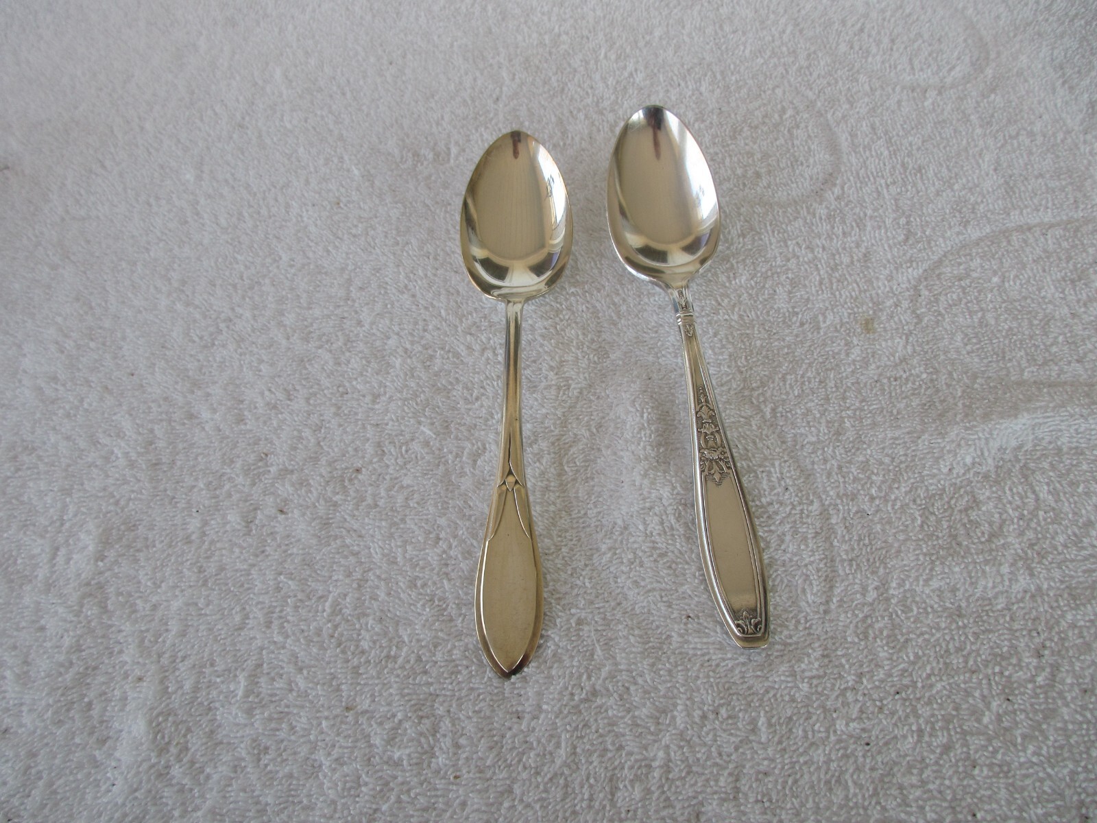 VINTAGE SET OF 2 [ 1847 ROGERS BROS + WM ROGERS ] SILVERPLATED 8″ SERVING SPOONS