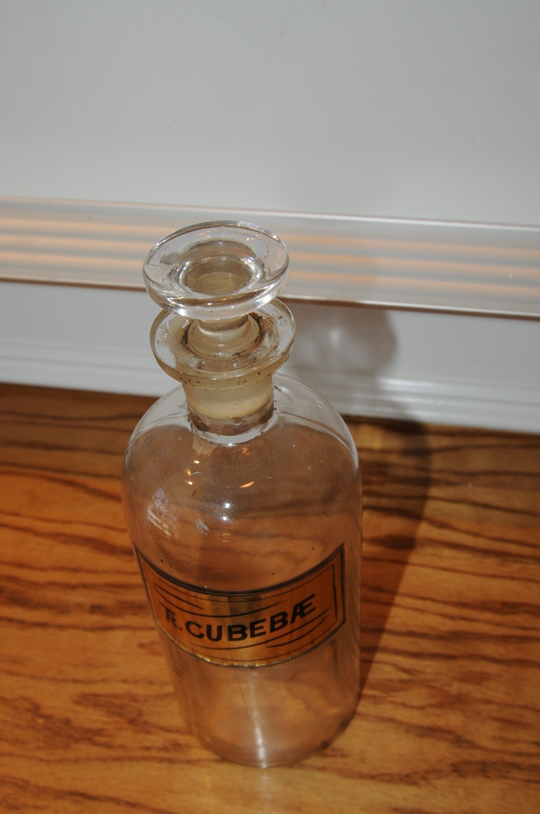 Antique Apothecary Pharmacy Doctor Science Medical Bottle Jar WT & Co Tr.Cubebae