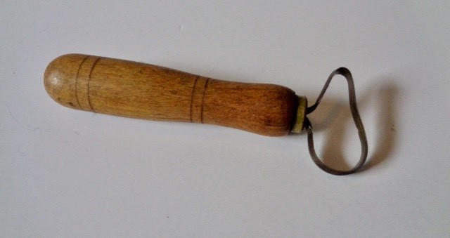 PRIMITIVE ANTIQUE WOOD & METAL SMALL PEELER PEACH PITTER KITCHEN FOOD TOOL AAFA