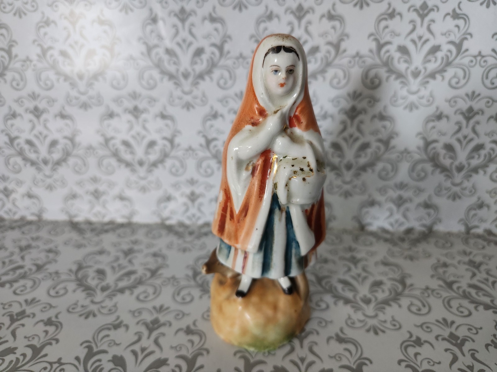 ANTIQUE STAFFORDSHIRE c. 1840s Figurine Red Riding Hood