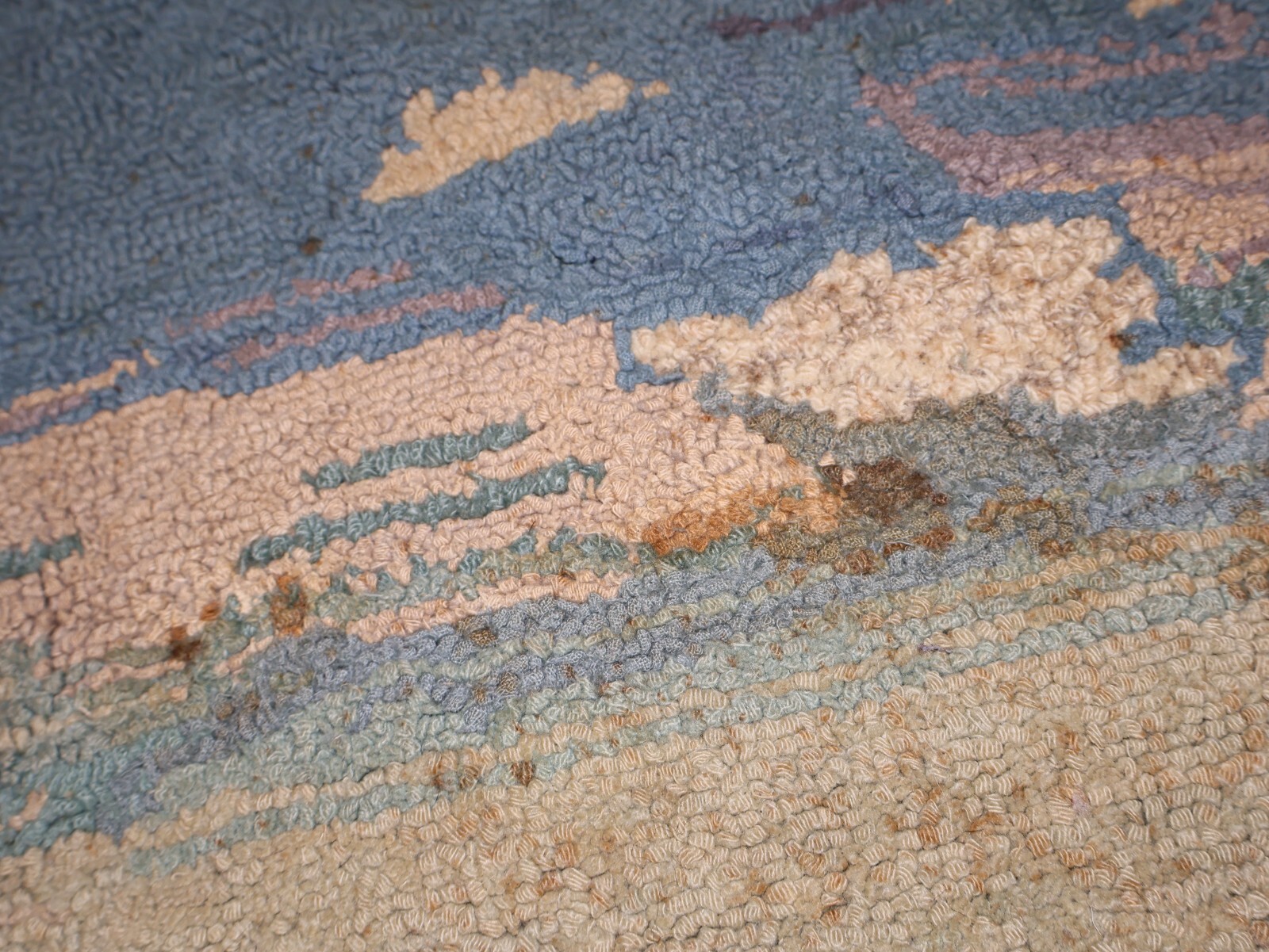 Antique Primitive 58″ x 38″ Hooked Rug Equestrian Hunt Scene Dogs Horses Riders
