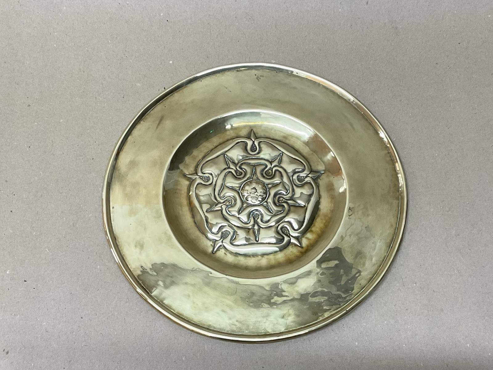 Arts And Crafts Brass Plate/Charger Tudor Rose Designs Antique Victorian C1890