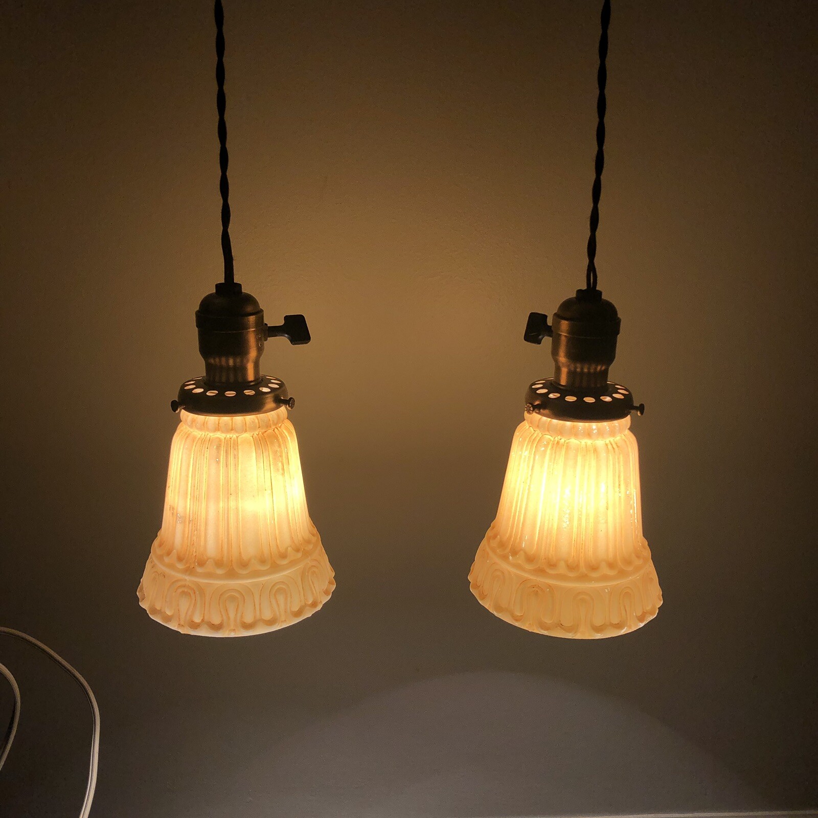 36.5” Adjustable Antique Pendant Lights Retractable Pendants Antique Shades 32E