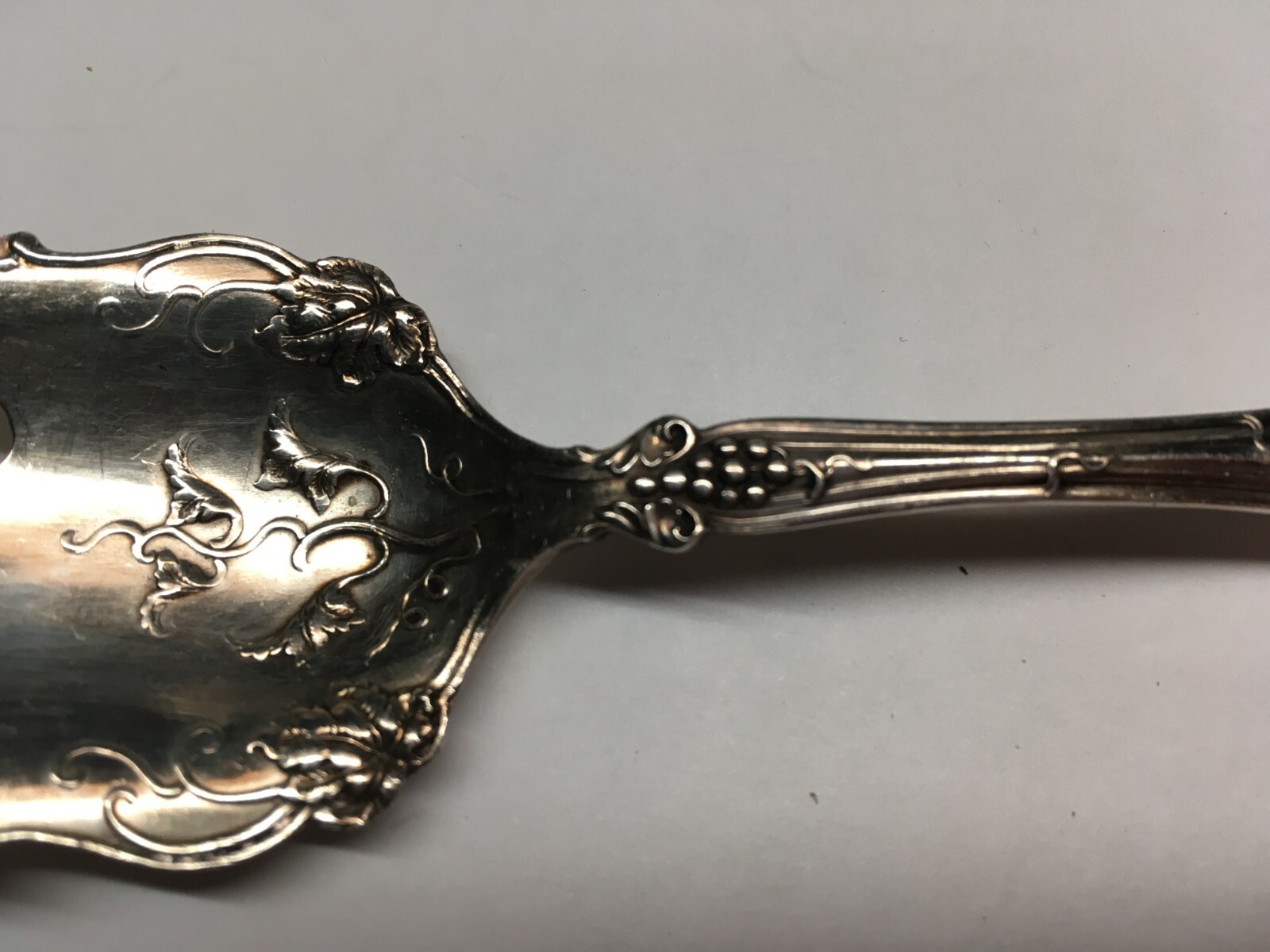 1847 Rogers Bros Silverplate Vintage Cake Serving Fork 7-3/8” Grapes No Monogram